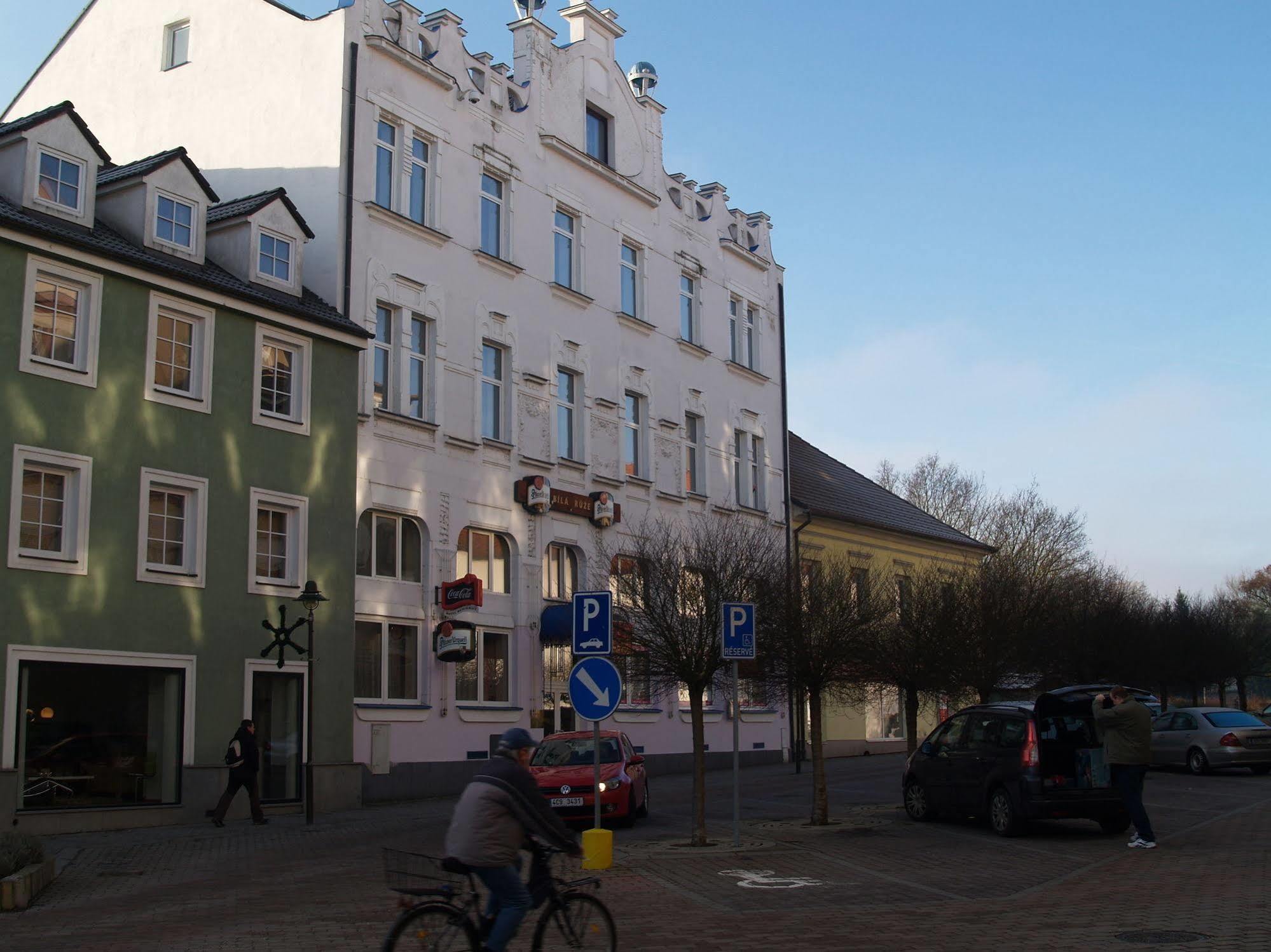 Hotel Bila Ruze Strakonice Exterior foto